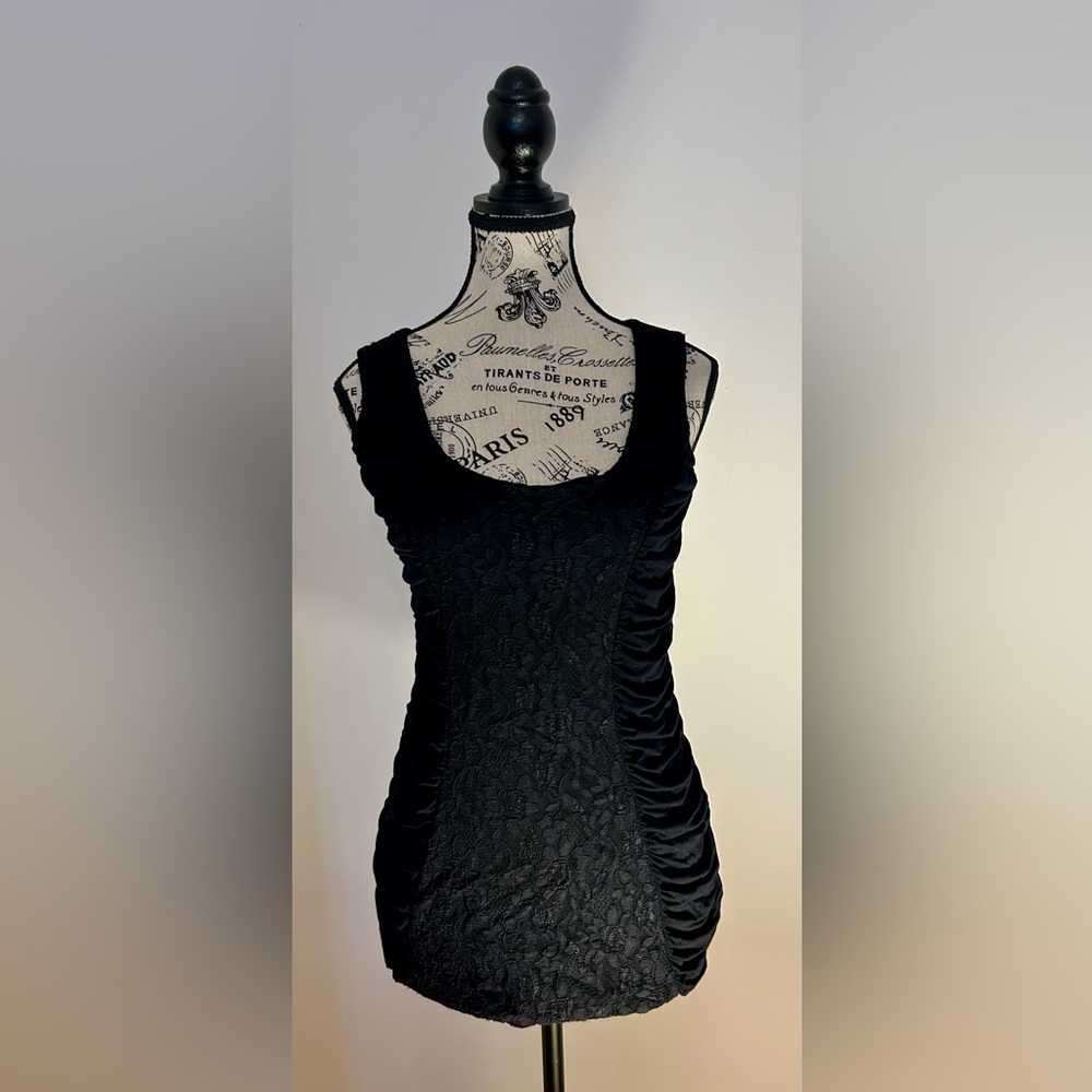 Point Zero Black Ruched Fitted Tank Top with Lace Bodice